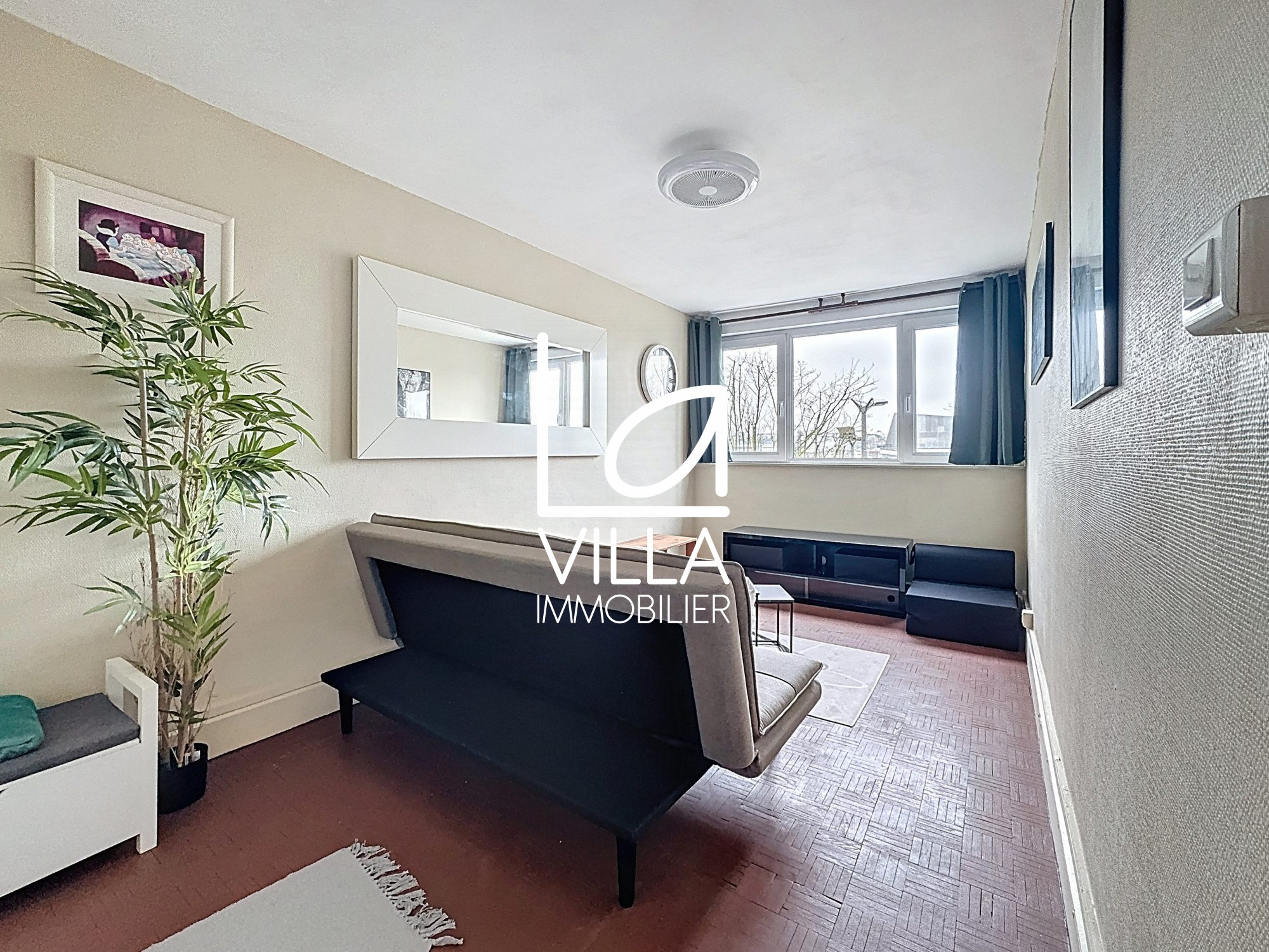 Building for sale in Boulogne-sur-Mer, France