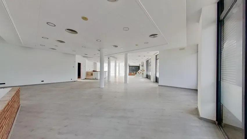 COMMERCIAL PREMISES FOR SALE IN EL PRAT DE LLOBREGAT (Barcelona).