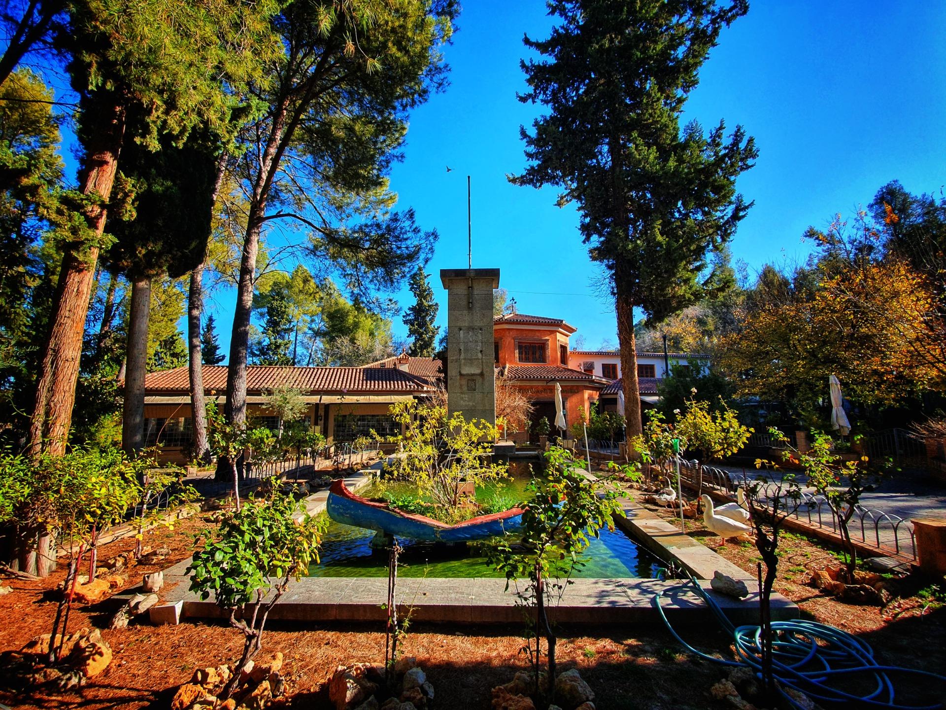 SPECTACULAR COMPLEX FOR EVENTS AND RESTAURANTS: 32,000 M2 NEXT TO THE RESERVOIR - GRANADA