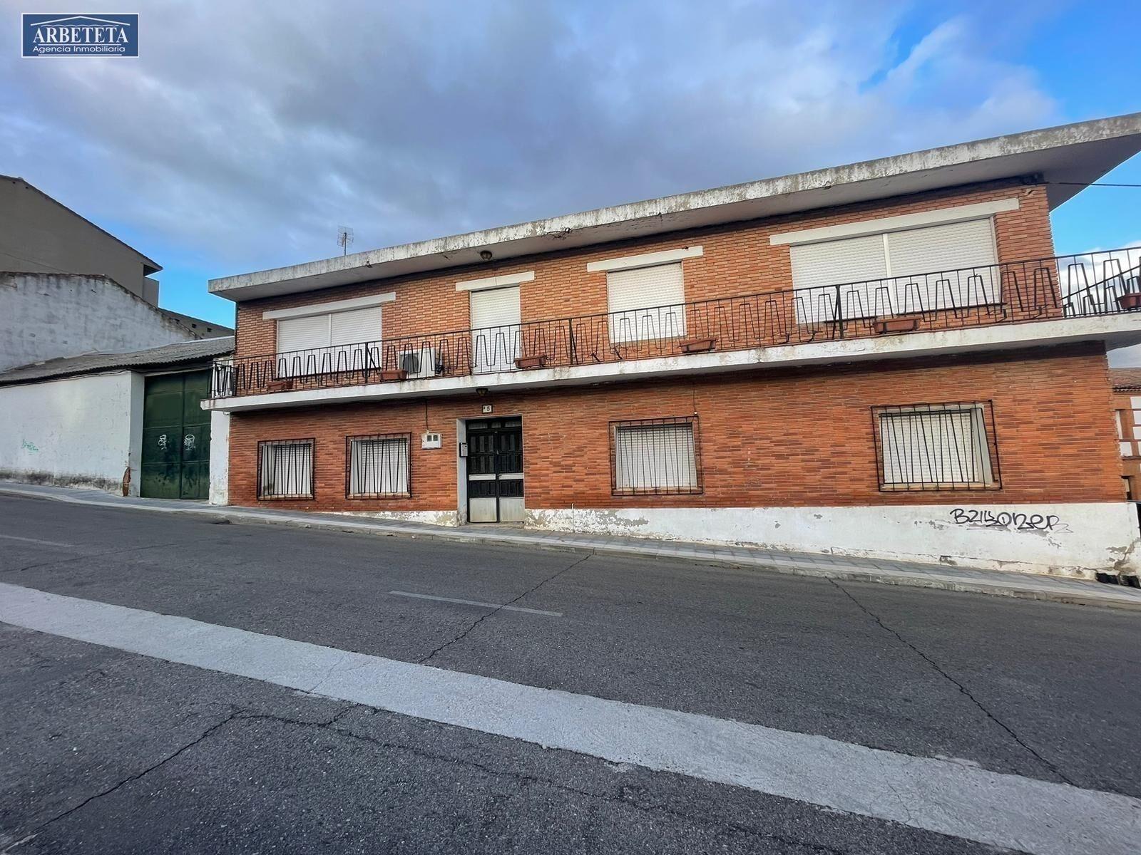 Large Building to Renovate in the Heart of Cabanillas del Campo: Unique Investment Opportunity