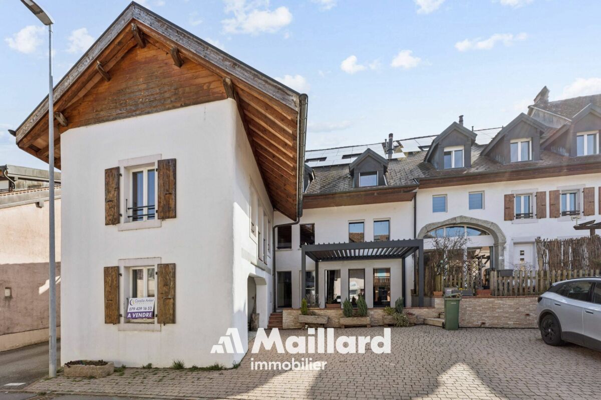 Lovers of old stones, superb building completely renovated with independent studio-office