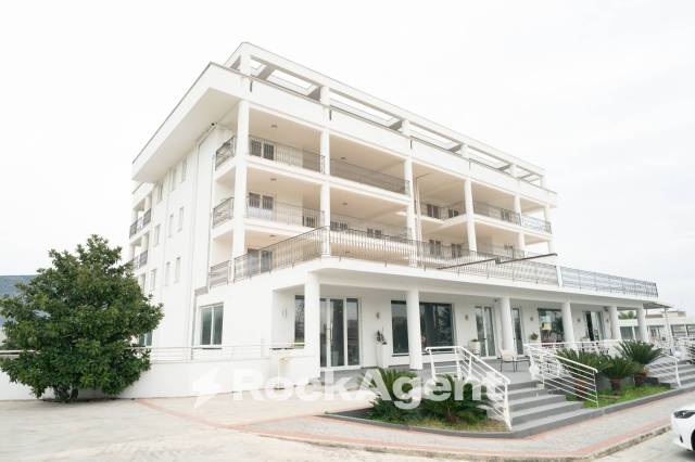 Building for sale in Maddaloni, Italy