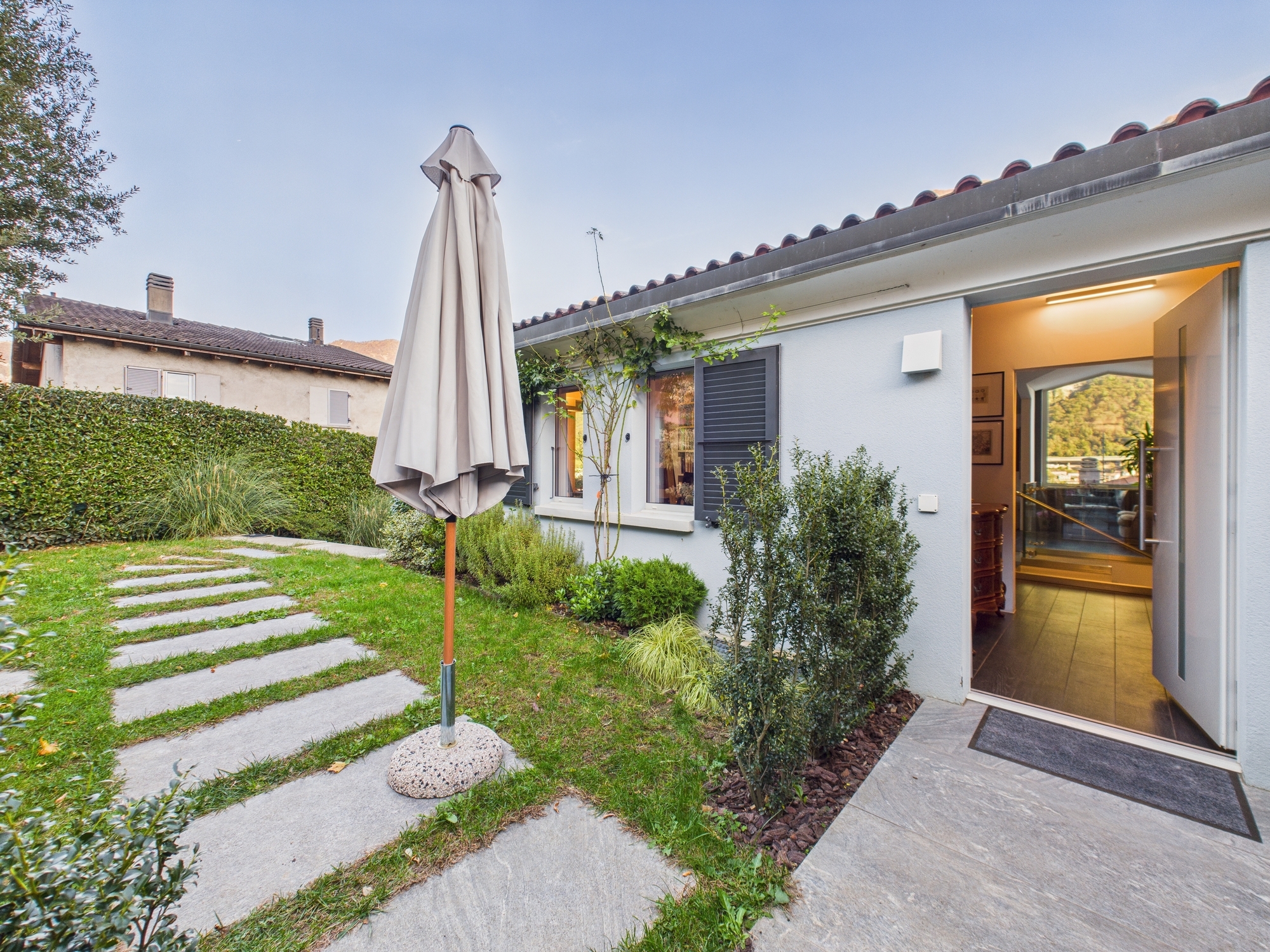 Luminosa villa unifamiliare con 5.5 locali a Riva San Vitale, TI