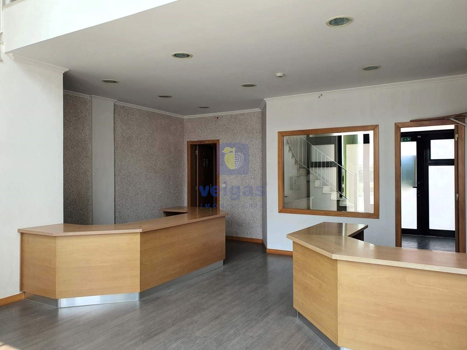 Commercial Space/Office. Excellent opportunity to set up your business in Peniche.