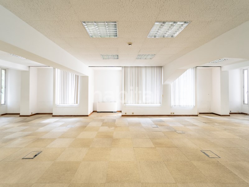 Office with 4 parking lots - Tridente Building, Avenidas Novas - Lisbon