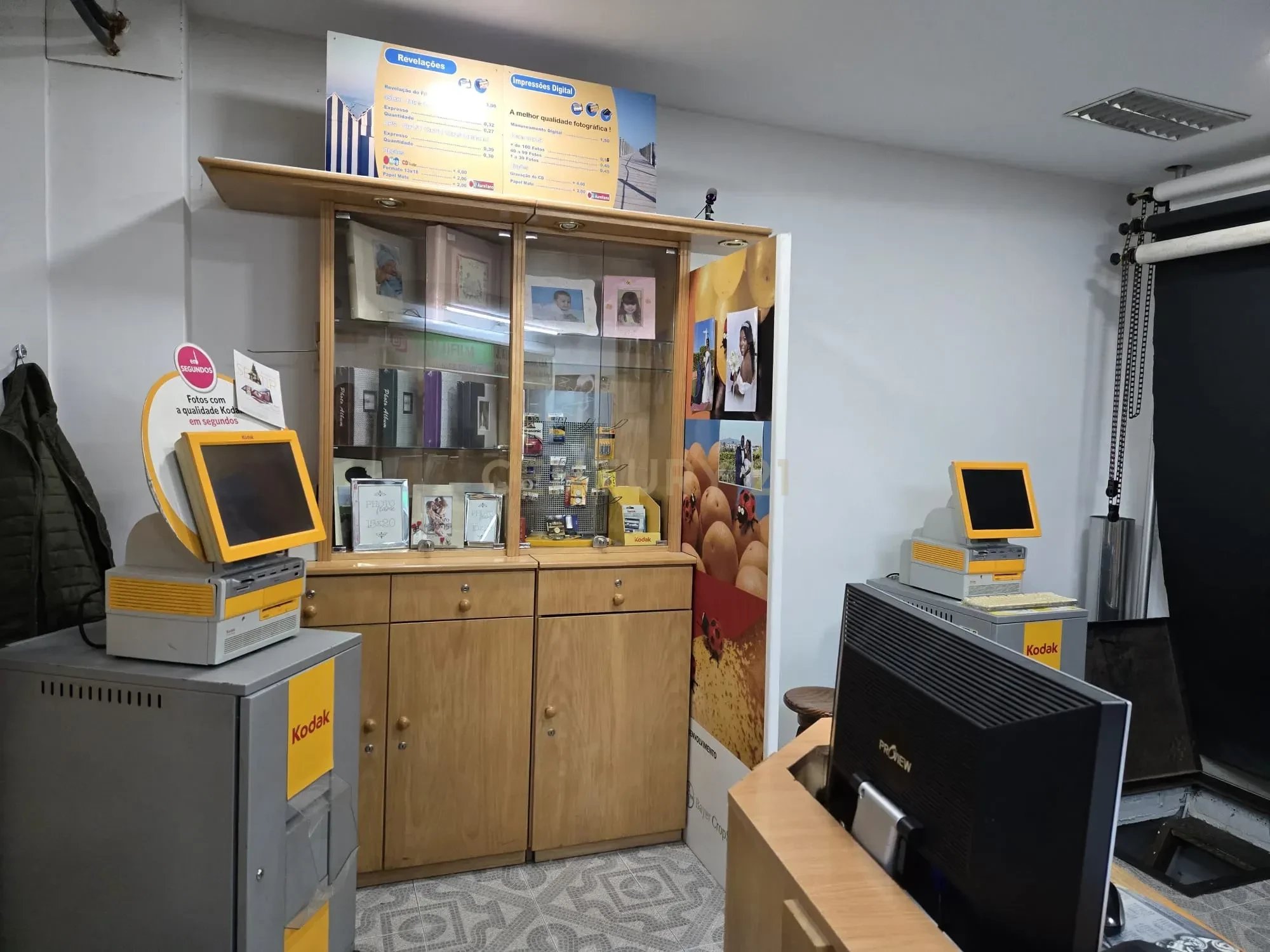 48m² Store in Shopping Cacém – Versatile Business Opportunity