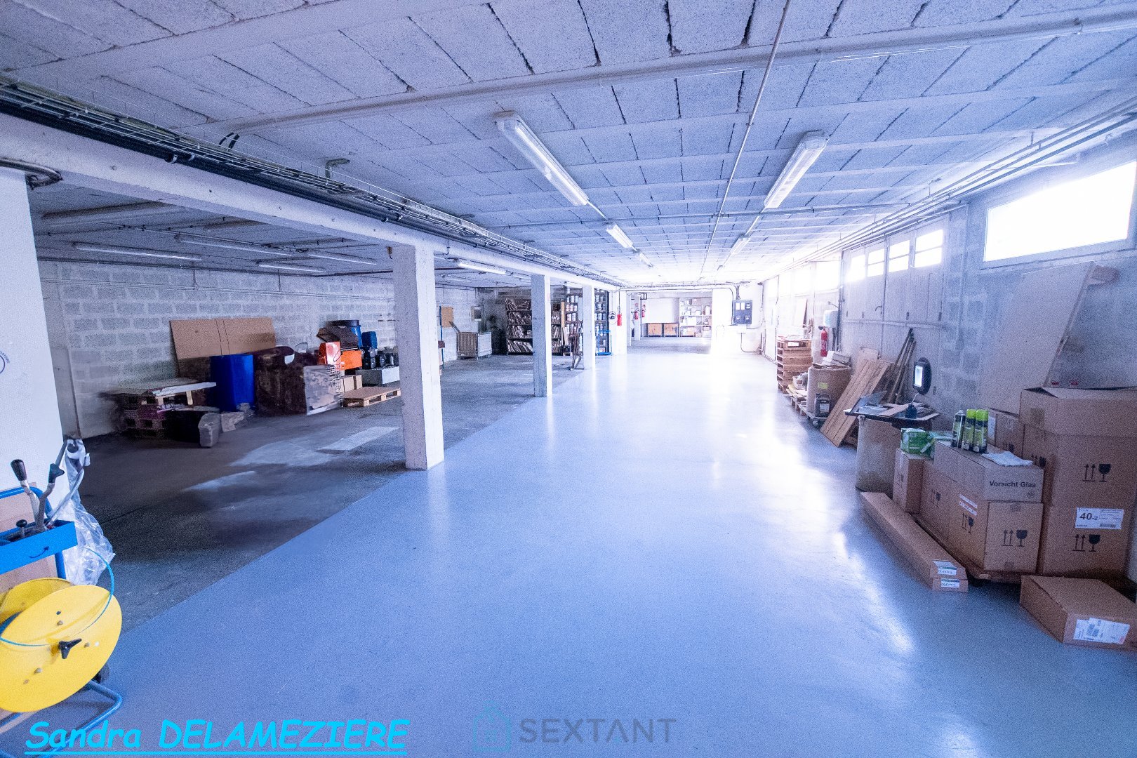 Commercial property with apartment and parking