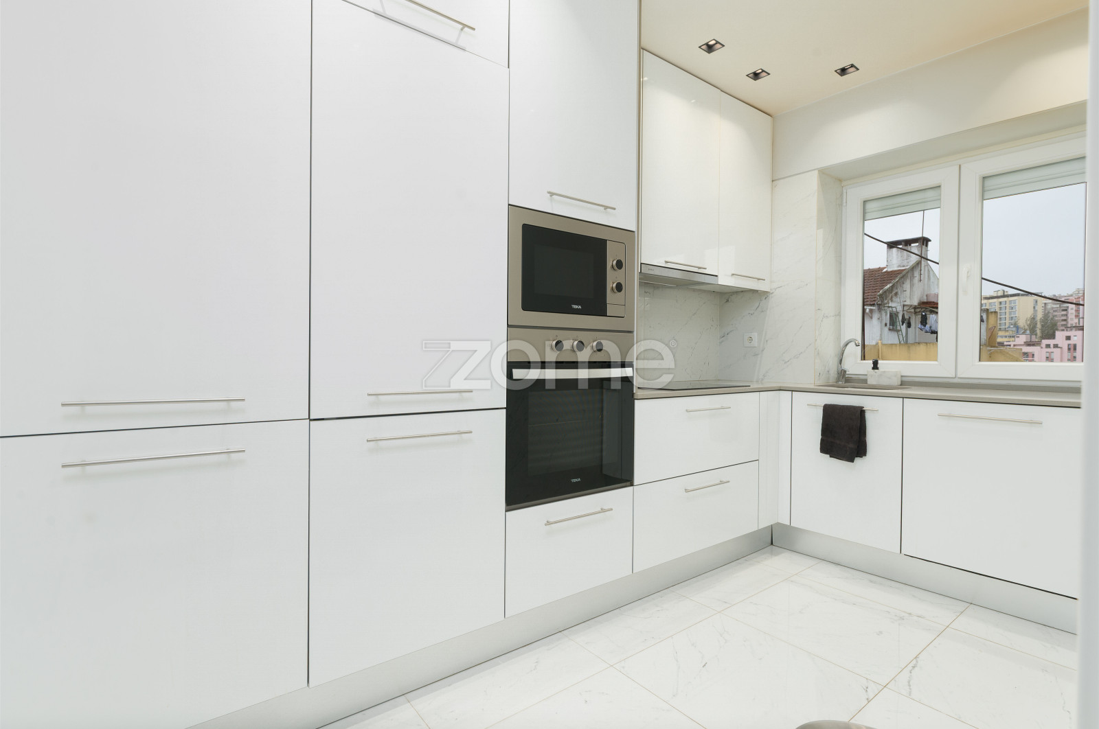 Condo for sale in Queluz, Portugal