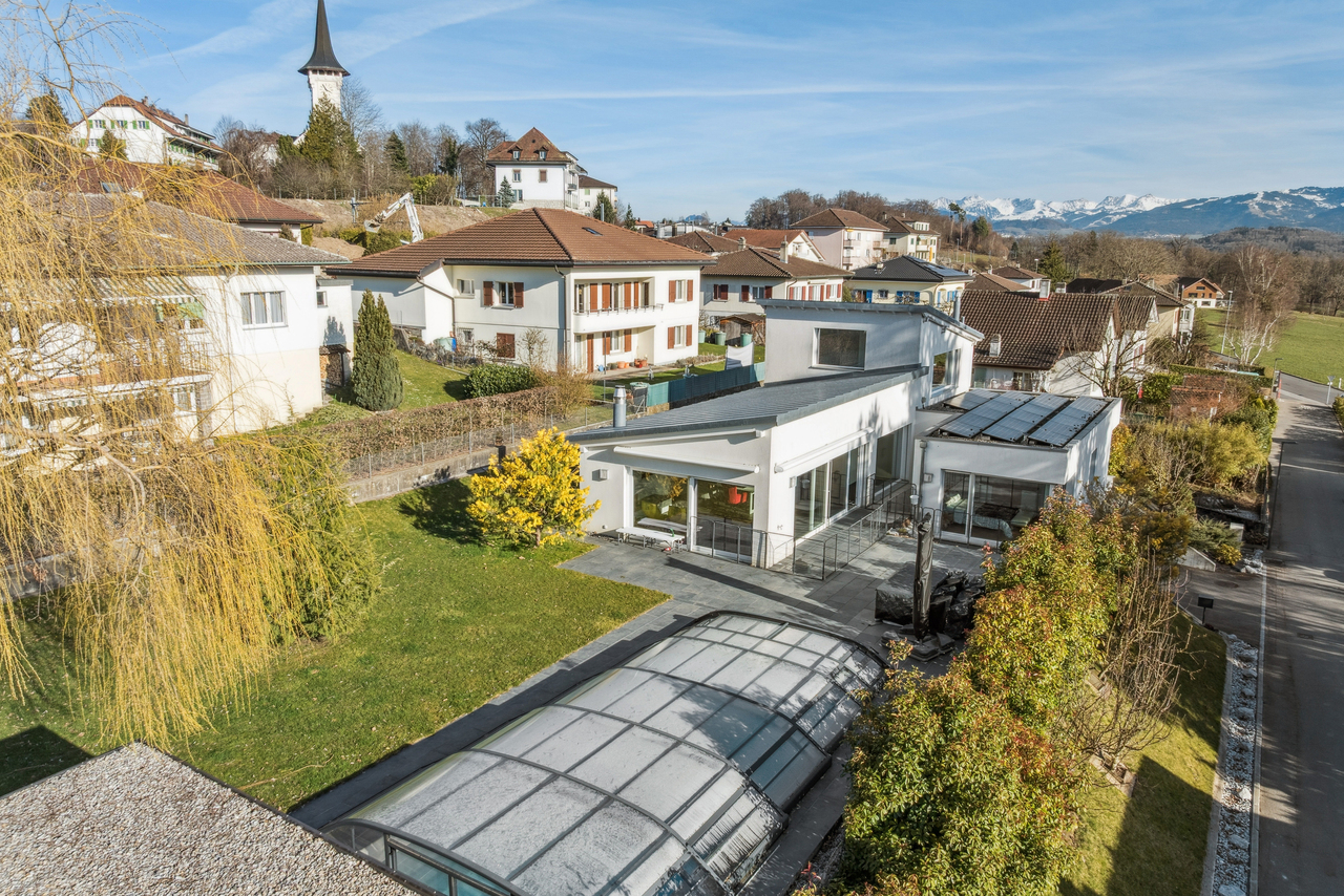 Magnificent 7.5-room detached villa with contemporary design