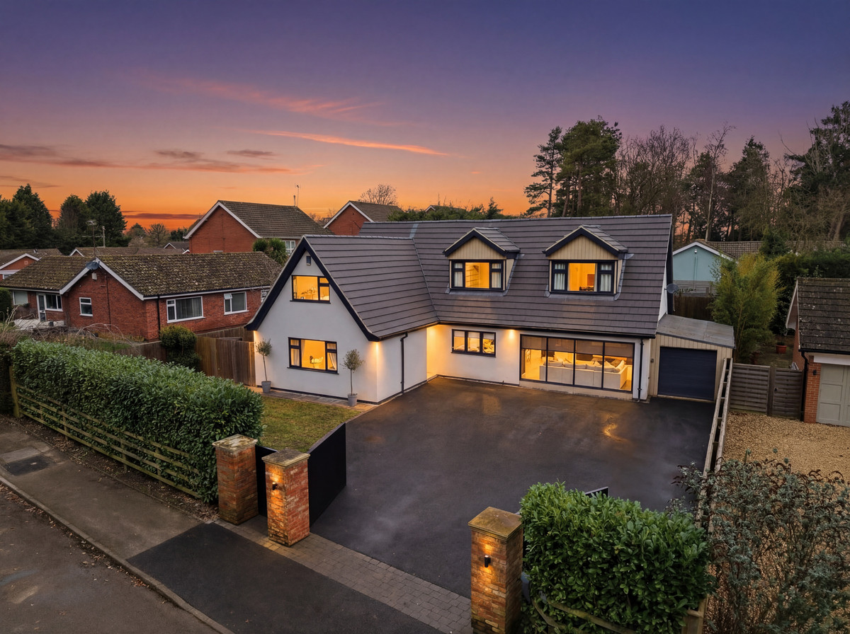 Detached House: for sale in Elston Newark