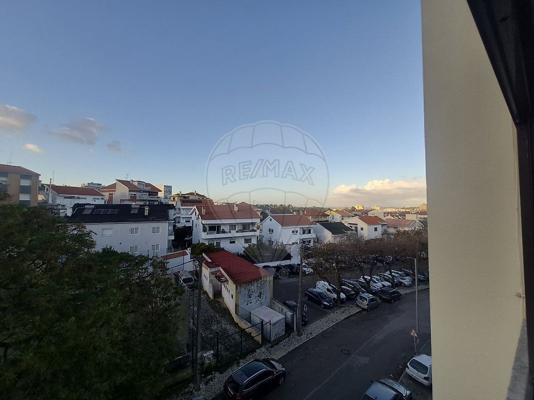 Condo for sale in Amora, Portugal