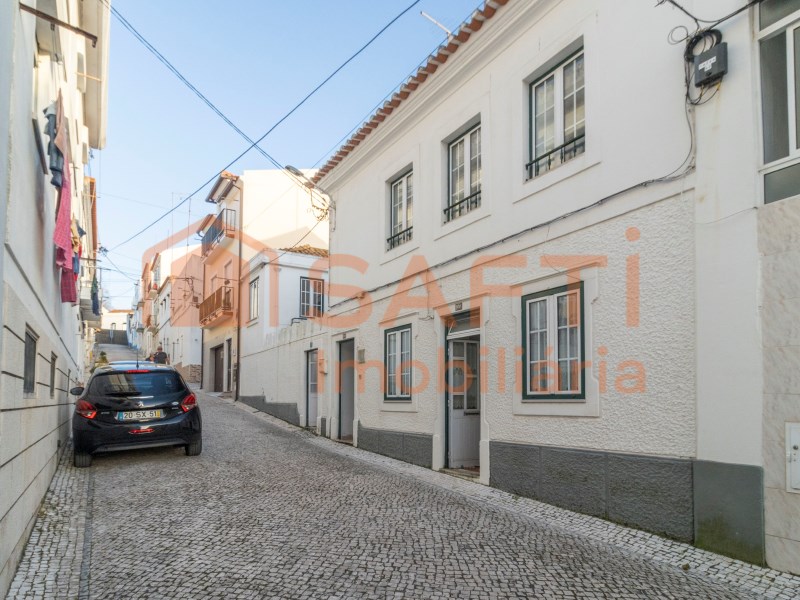 Building 4 minutes from the beach