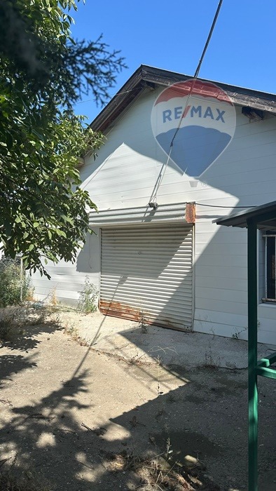 Building for sale, с. Брестник, стопански двор Брестник/s. Brestnik, stopanski dvor Brestnik (Brestnik, Bulgaria)