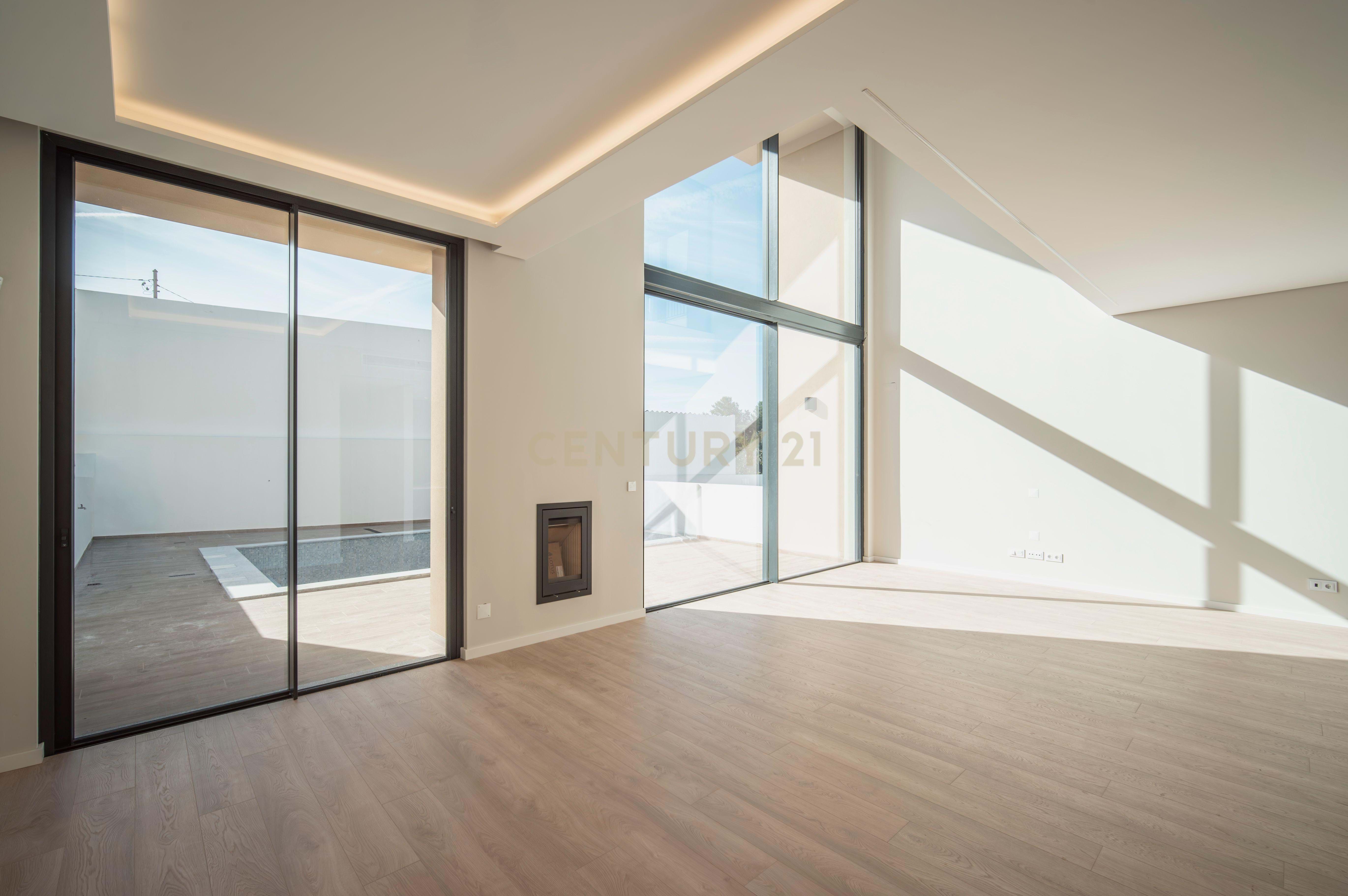 Exclusive condominium of 4 contemporary villas, located in Murches