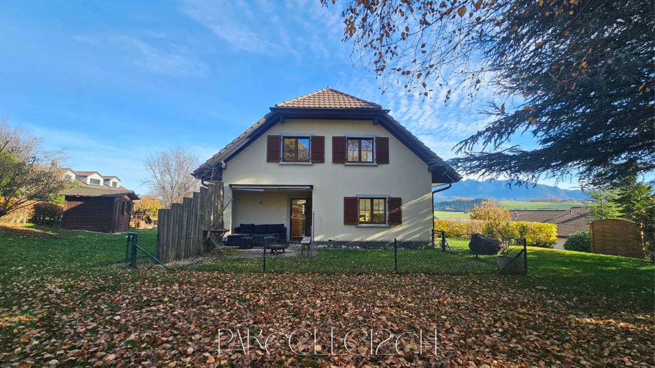 Bright detached house with garden and great potential, close to the center of Bulle