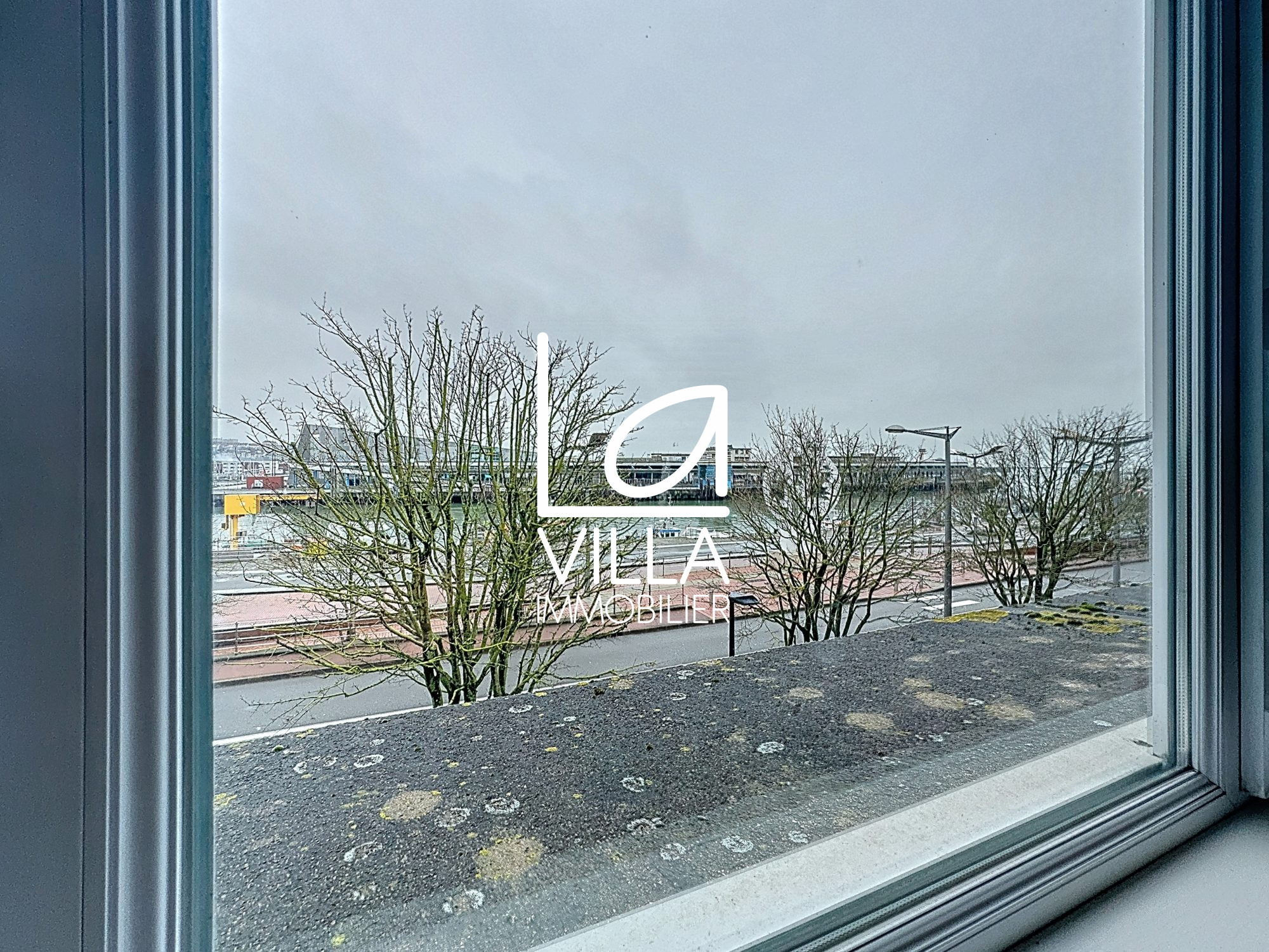 Building for sale in Boulogne-sur-Mer, France