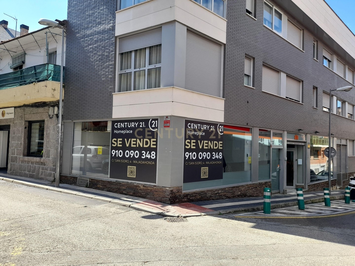 Prime Commercial Space in Madrid - 100m² with High Ceilings