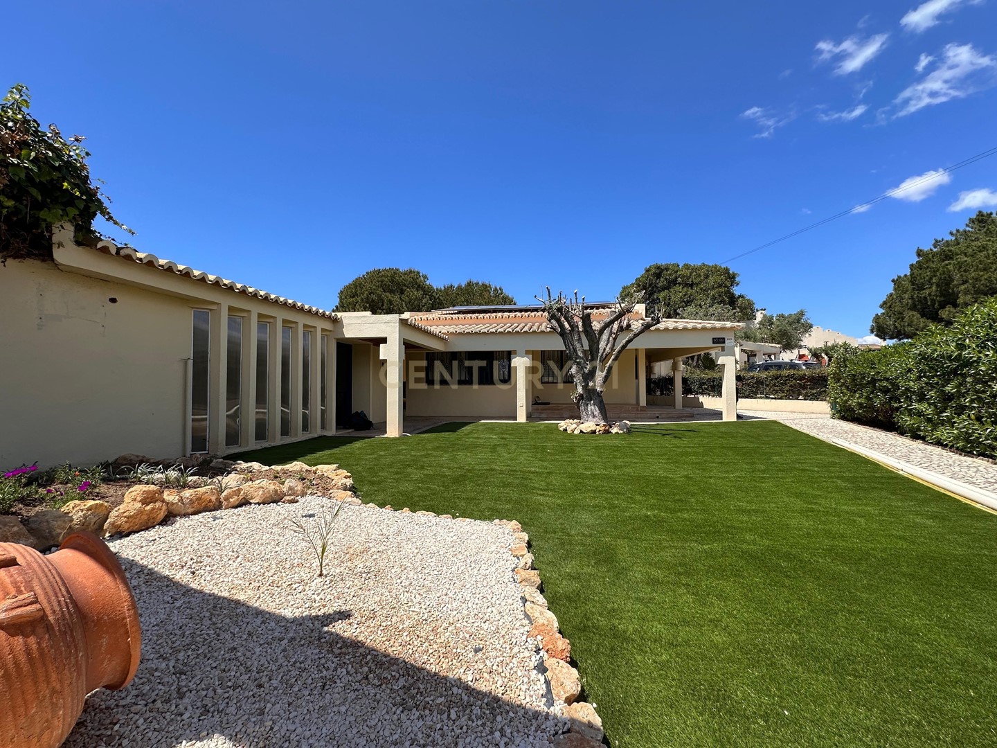 Renovated Mixed Building in Portimão, Faro - €1,300,000