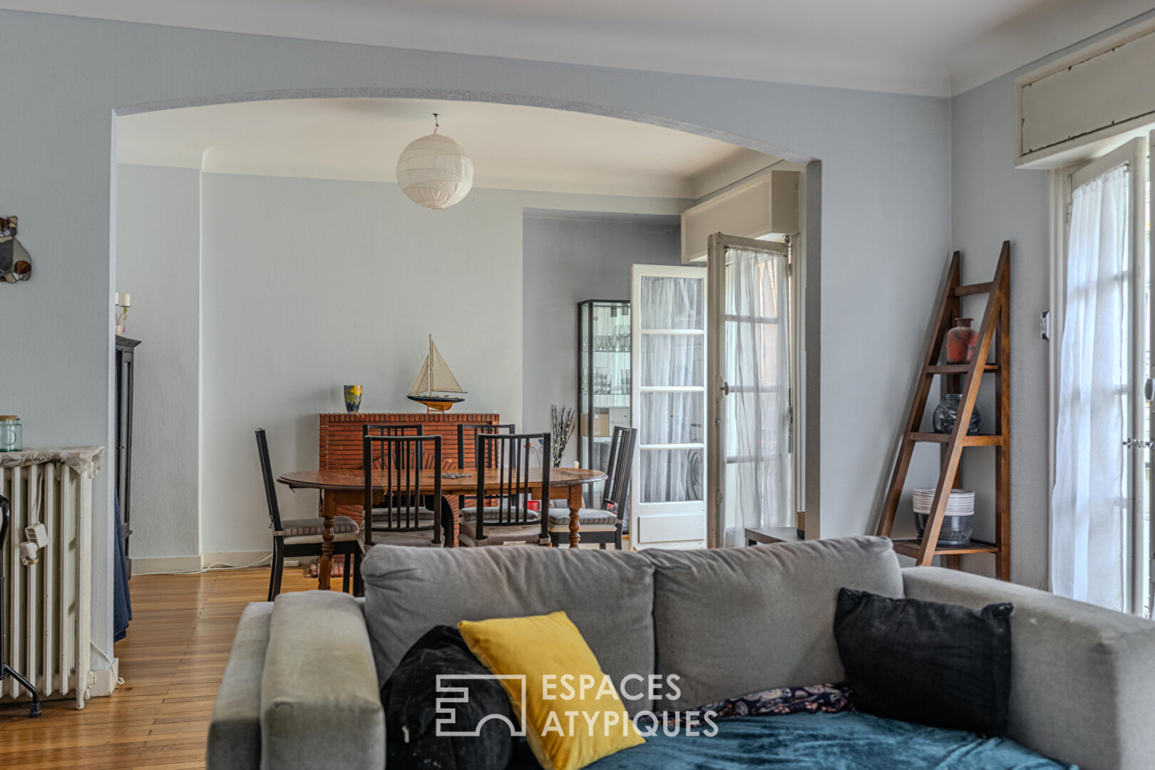 Large family apartment (4 bedrooms) in the style of the fifties in the heart of Nantes