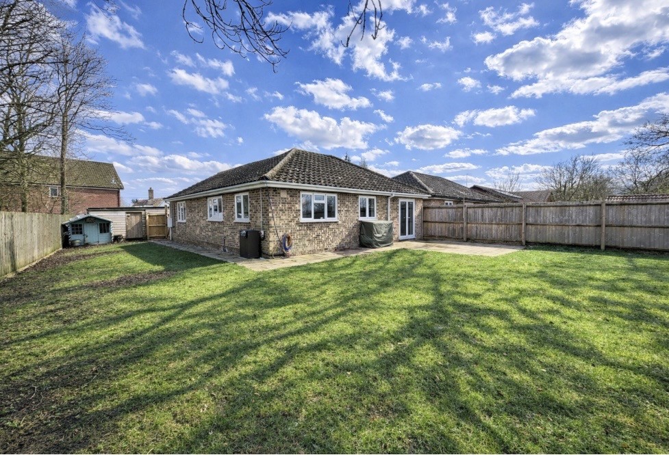 Detached Bungalow: for sale in Norton Bury St. Edmunds
