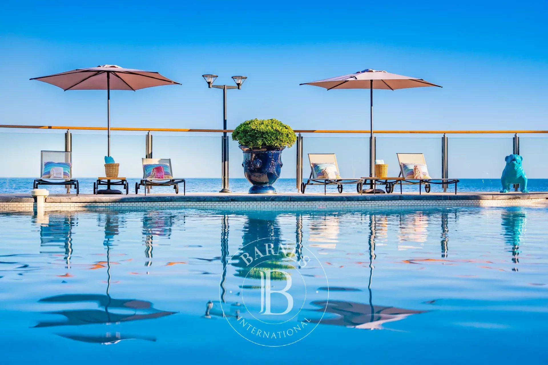 SAINT-RAPHAËL - WATERFRONT VILLA - EXCEPTIONAL LOCATION - PANORAMIC SEA VIEW