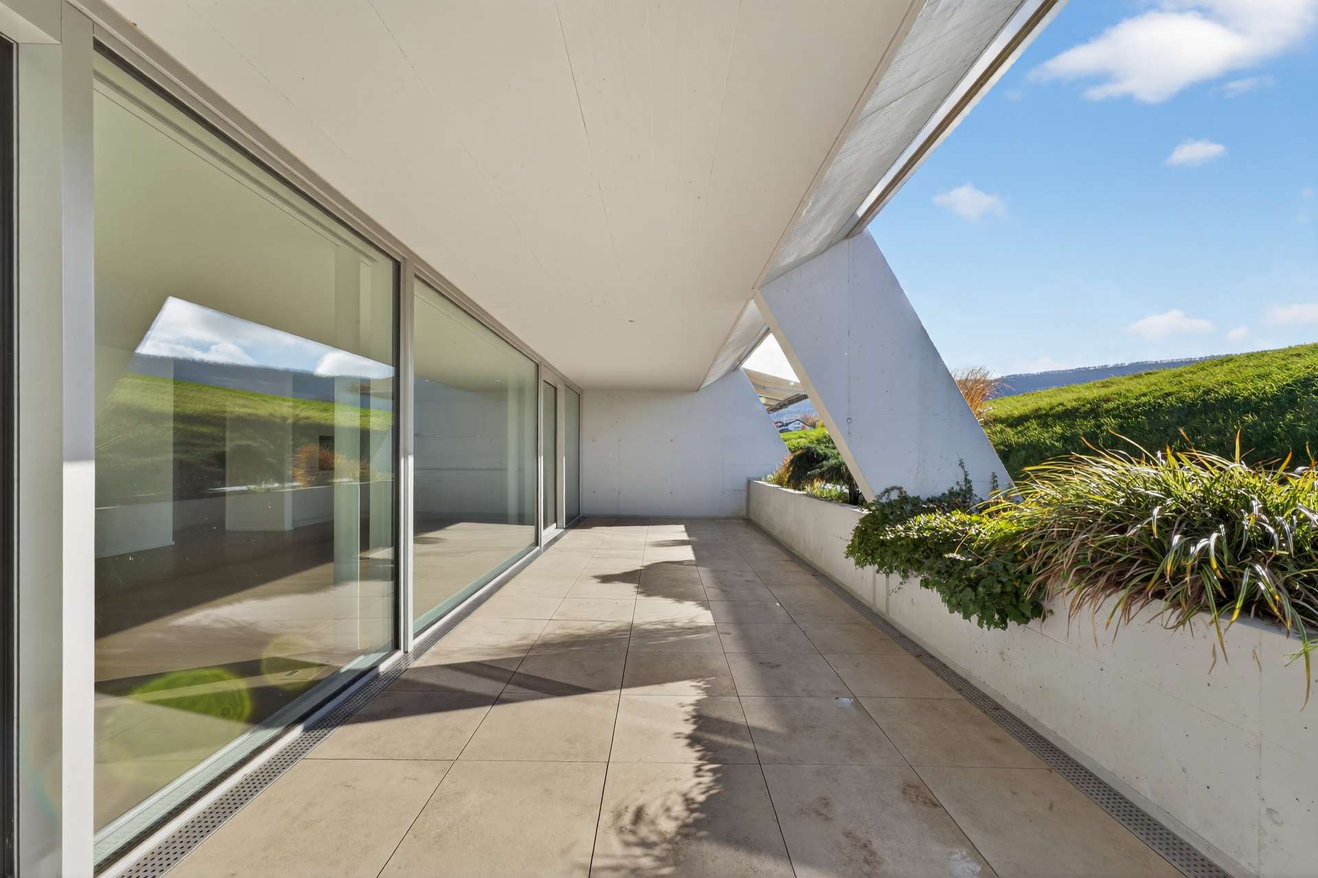 Modern, bright 5.5 room apartment with 35.5 m² terrace