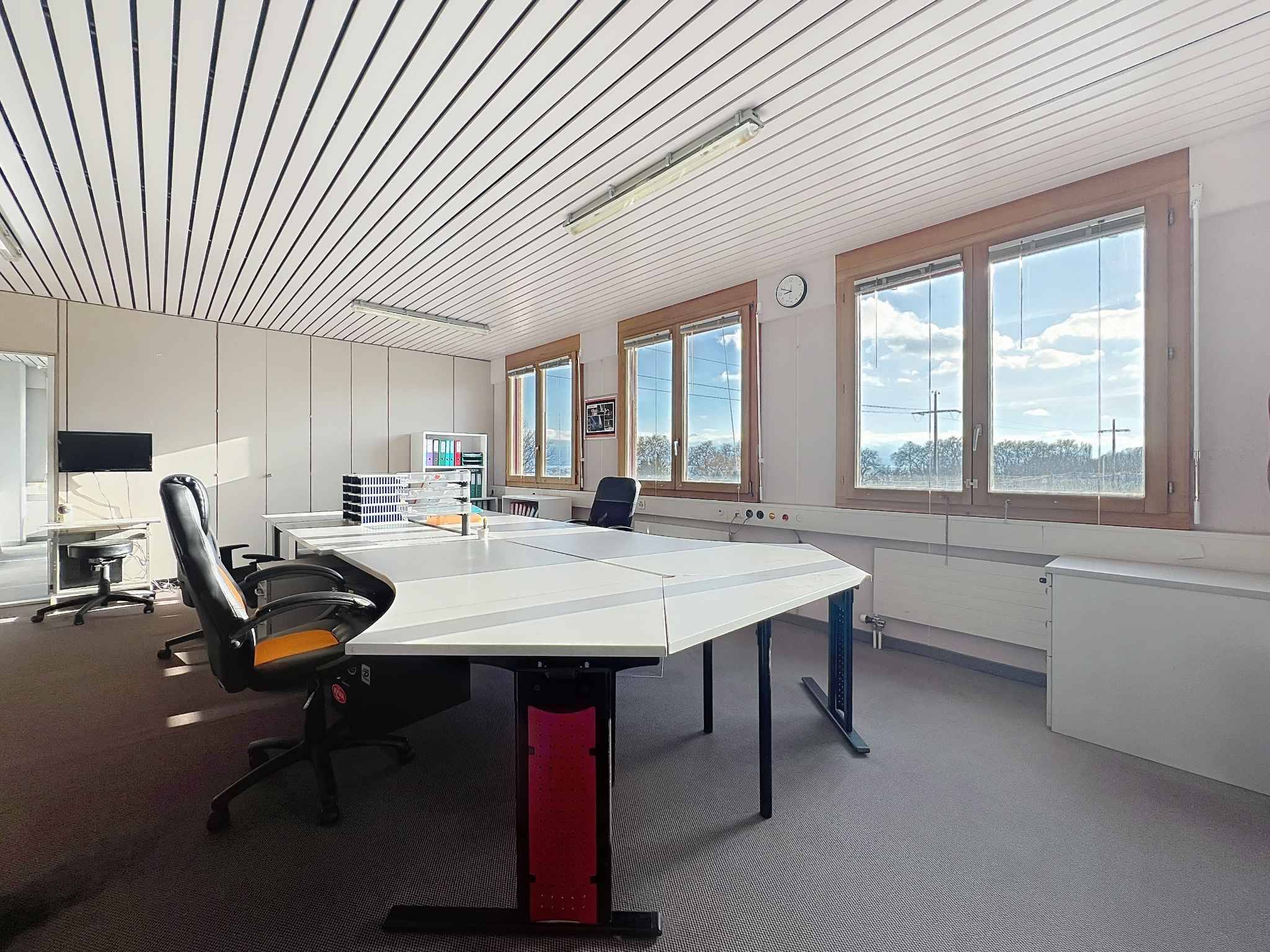Administrative / craft area of 250m2