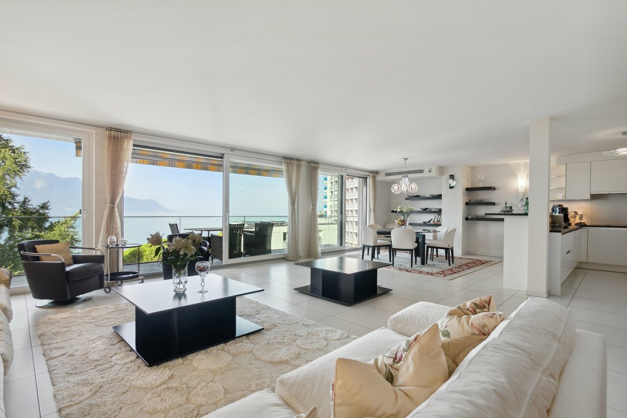 TOP-OF-THE-RANGE SERVICES in the city centre, lake and mountain view