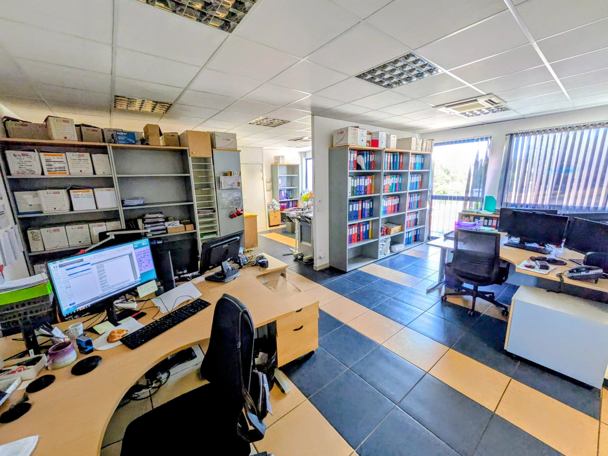 OFFICES 177 m2 - 6 Parking Spaces - ZI LES PLAYES - SIX FOURS LES PLAGES