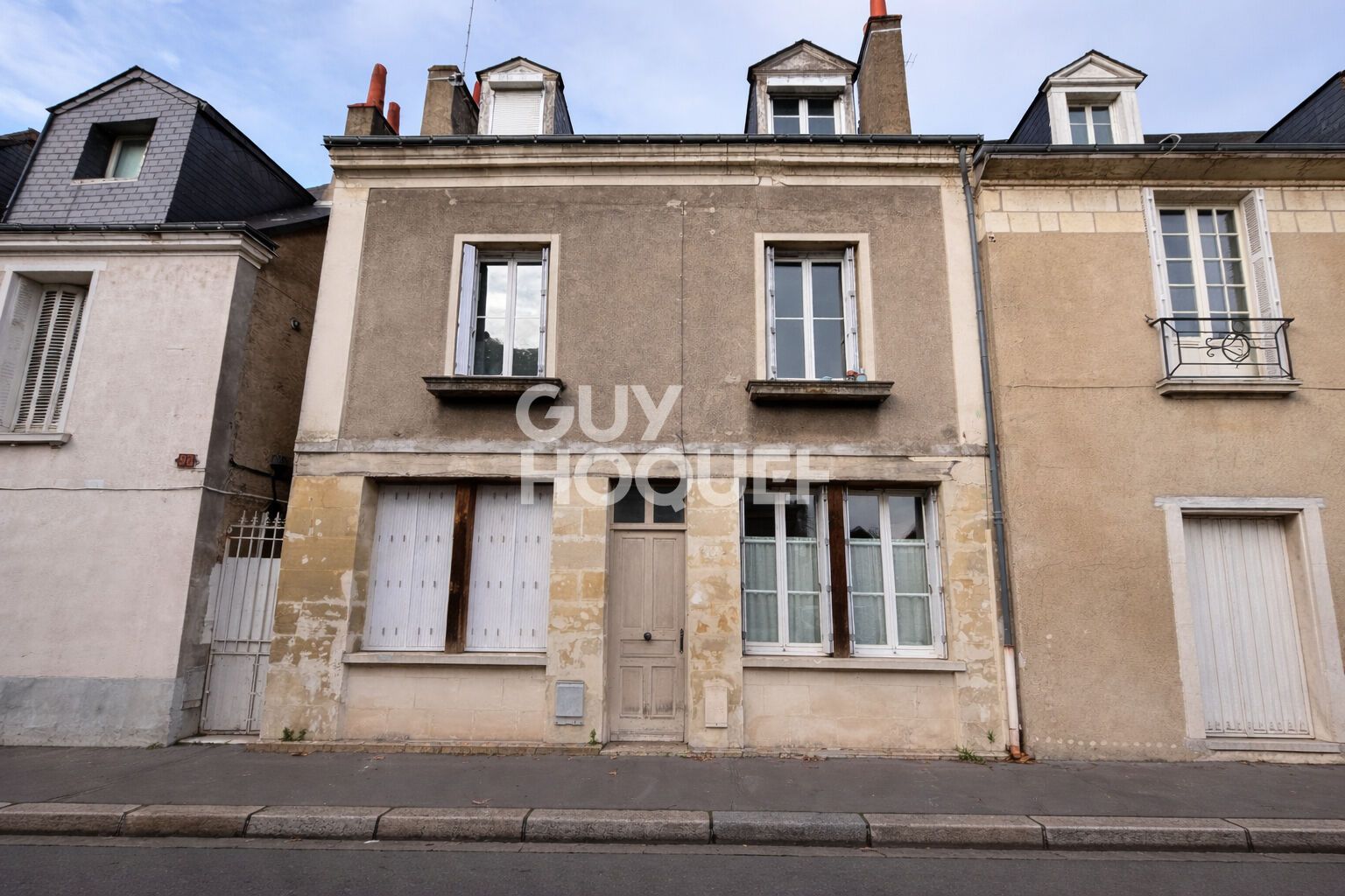 Building for sale in Tours, France