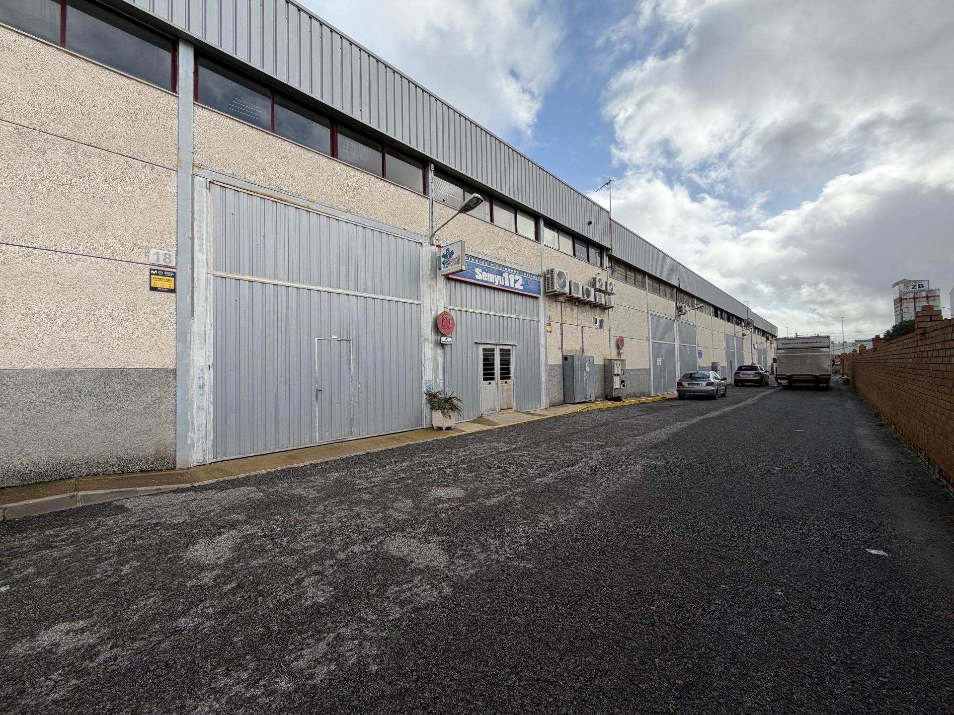 Magnificent warehouse in the El Palmar Industrial Estate in El Puerto de Santa María