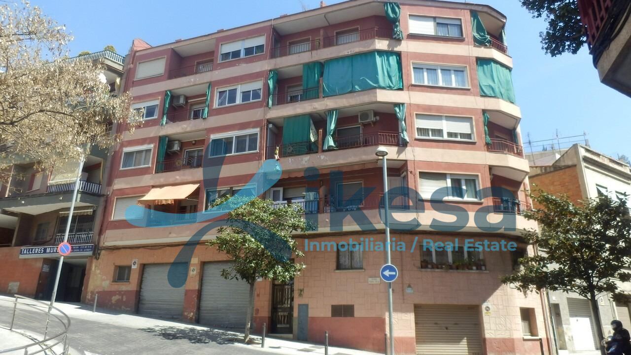 Sale of office in CDR without possession (not visitable) in Santa Coloma de Gramenet - Barcelona