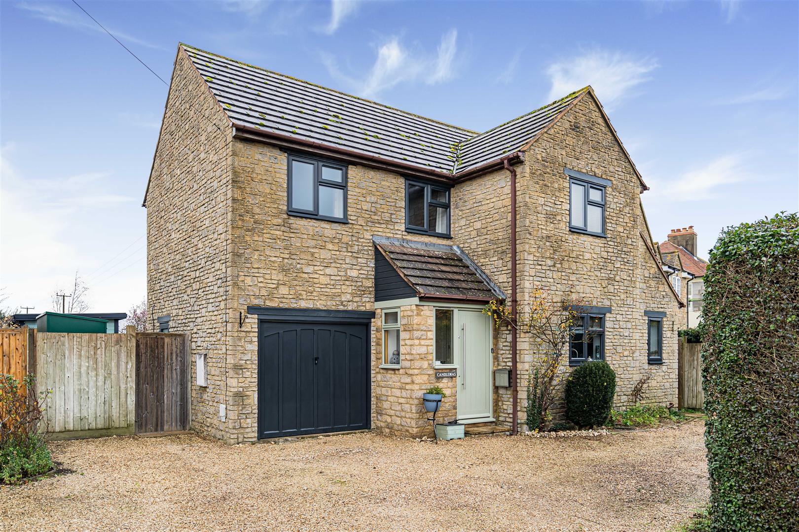 Detached House: for sale in Stratton Audley