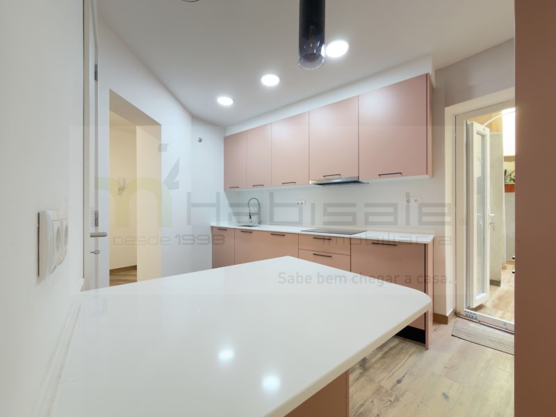 Refurbished 2 Bedroom Apartment with Terrace in Lapa