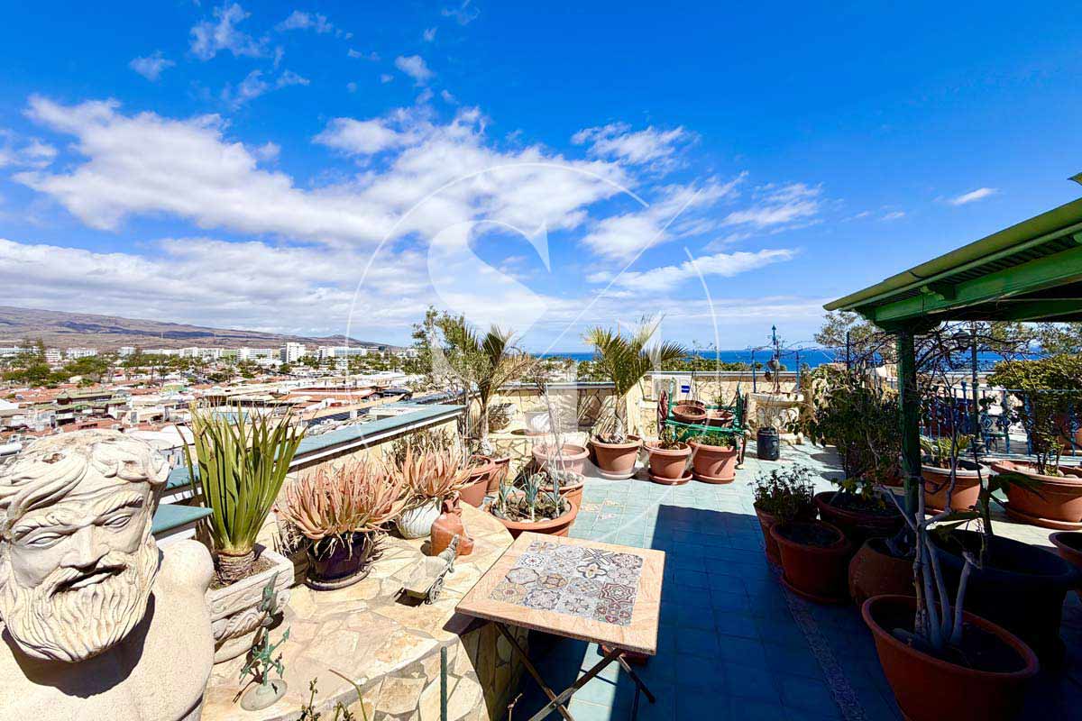 PENTHOUSE WITH TERRACE IN THE HEART OH PLAYA DEL INGLES