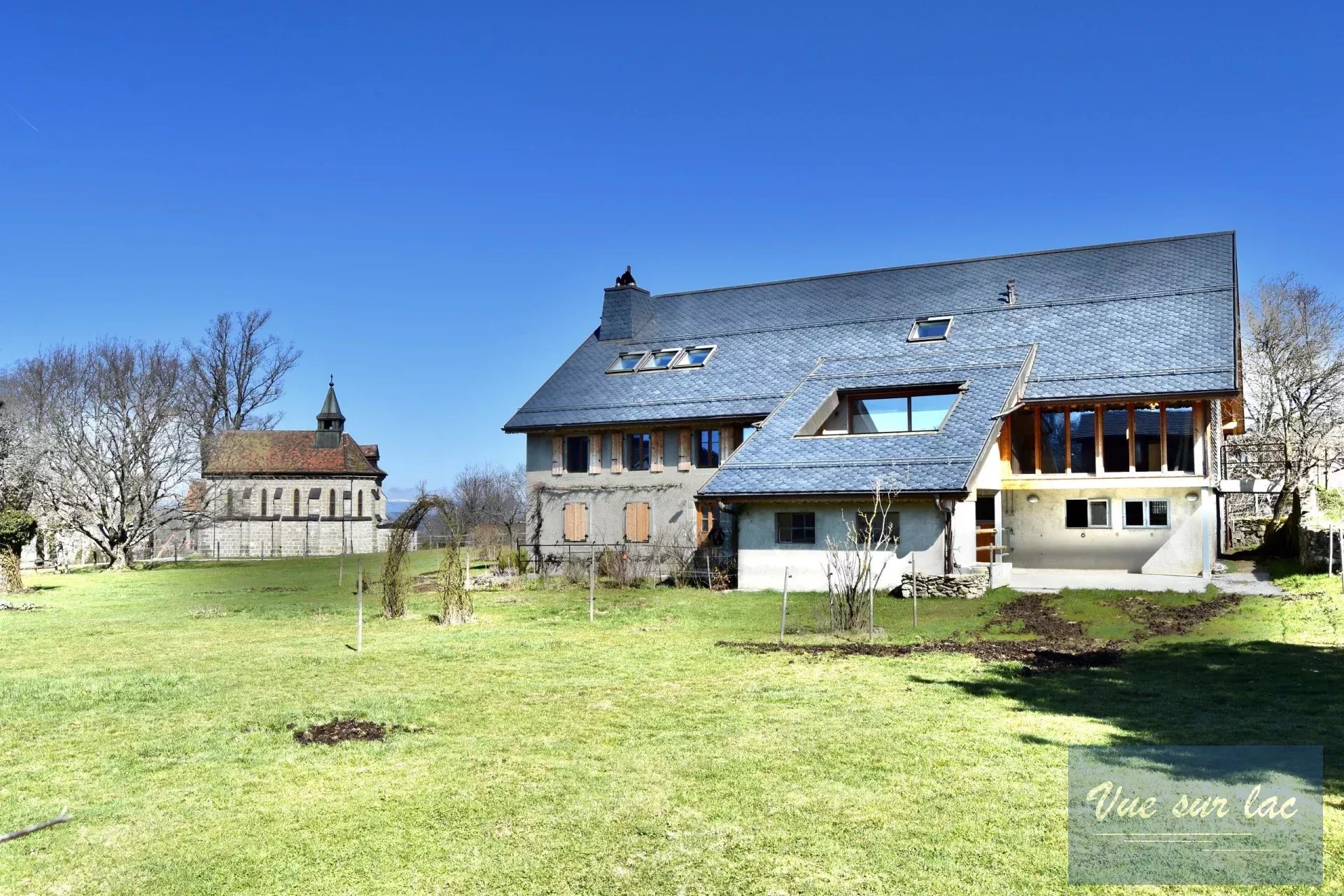 Beautifully renovated farmhouse with 2 horse stalls