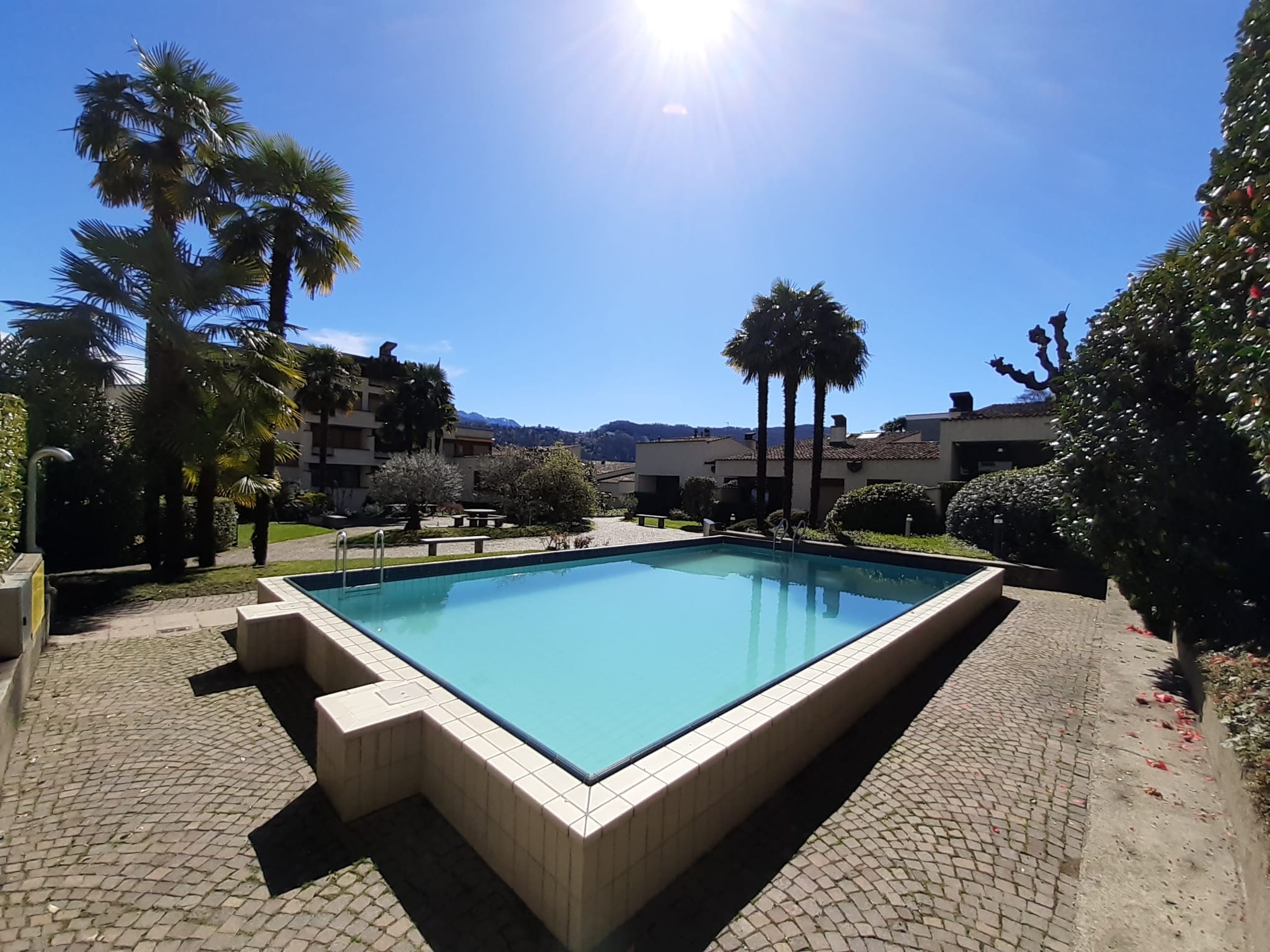 Attractive 2.5-room apartment with balcony in AgnoAttraente appartamento di 2,5 locali con balcone ad Agno