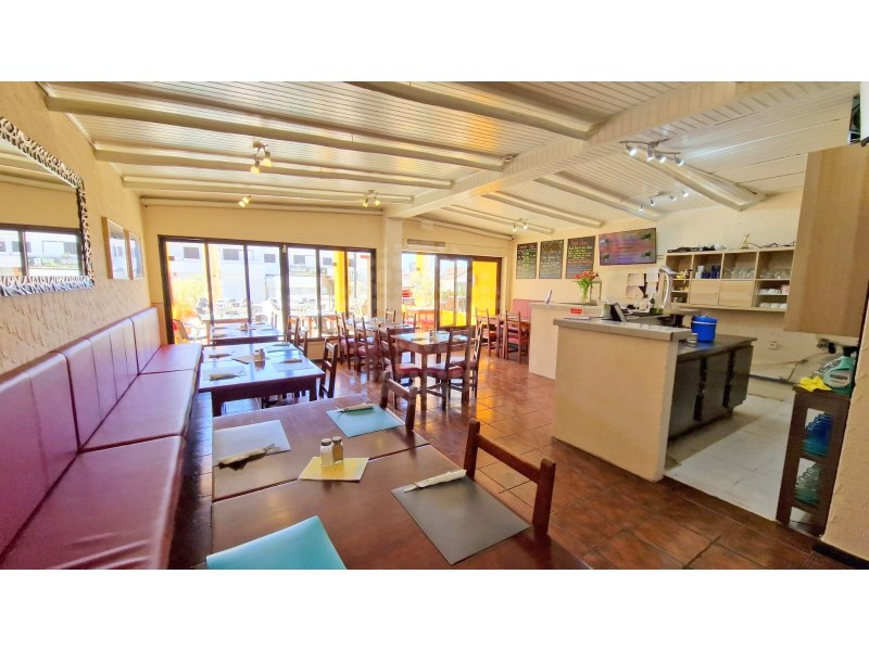 ALGARVE - Albufeira - Restaurant for sale, with a sunny terrace that sits 50 people