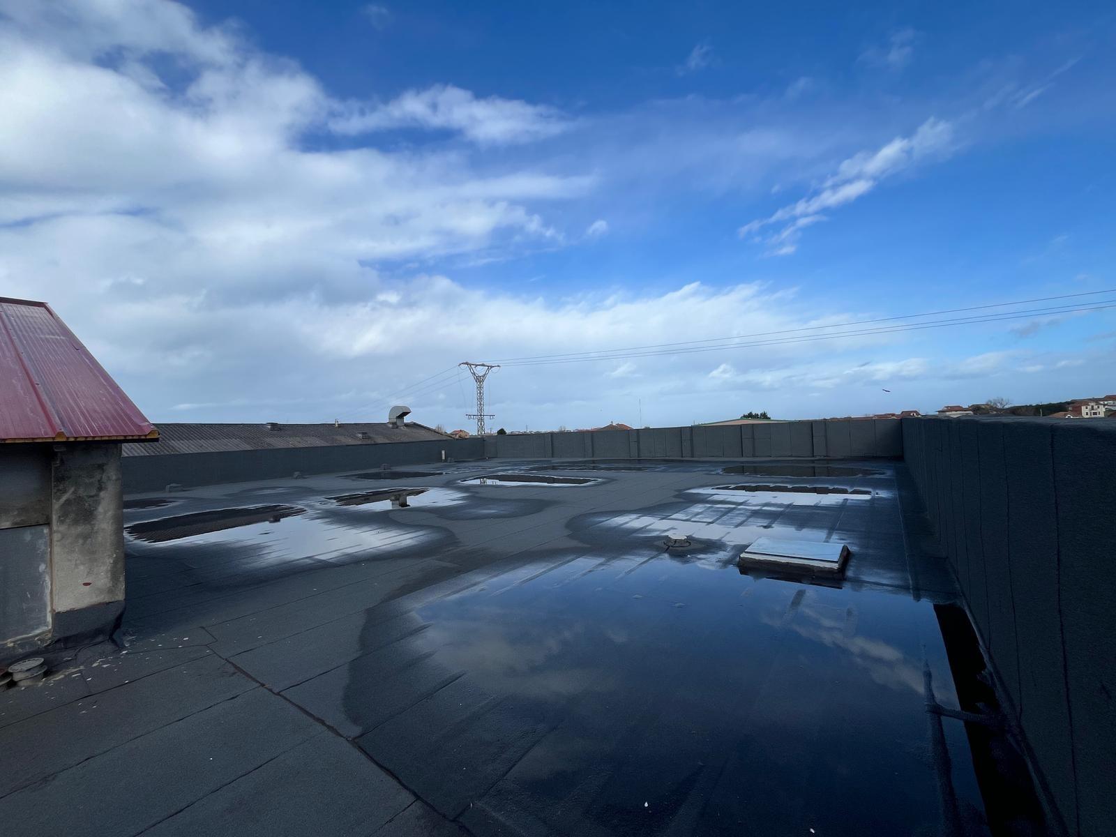 Commercial warehouse plus two floors