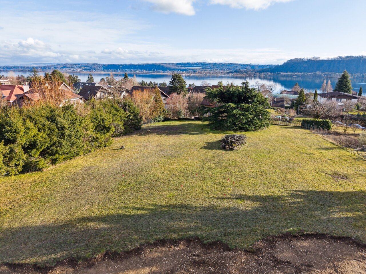 Building plot of ~705 m² with customizable construction project