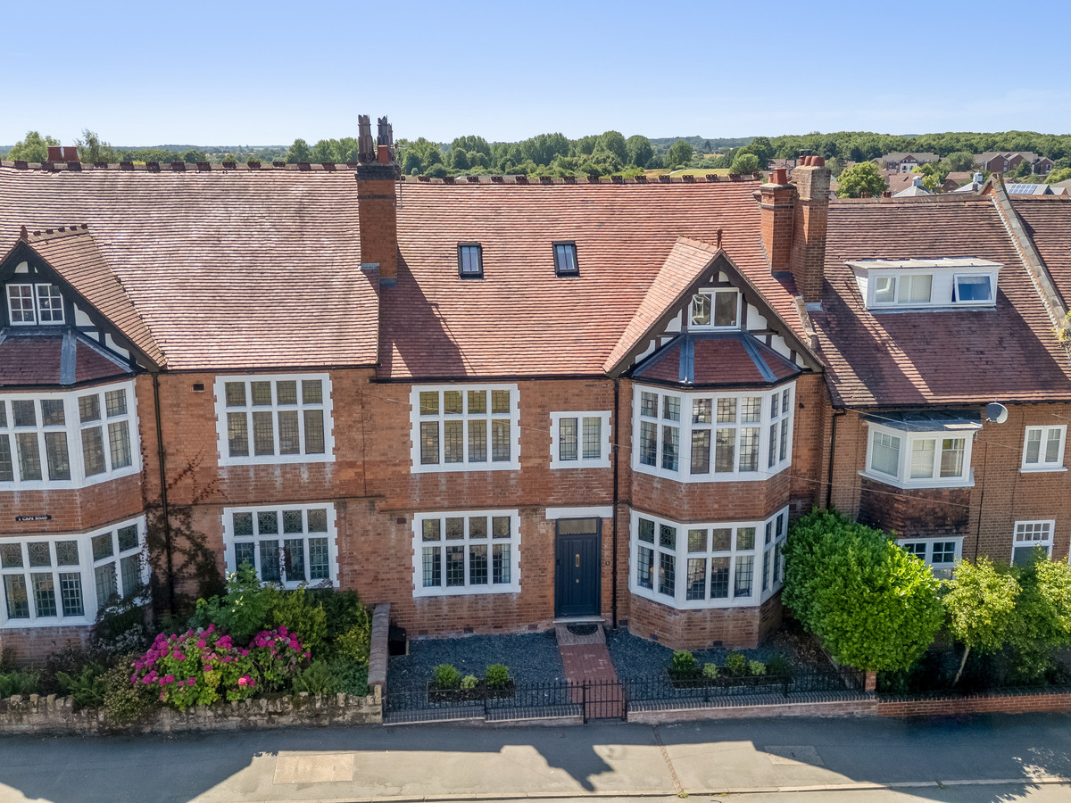 Town House: for sale in Warwick