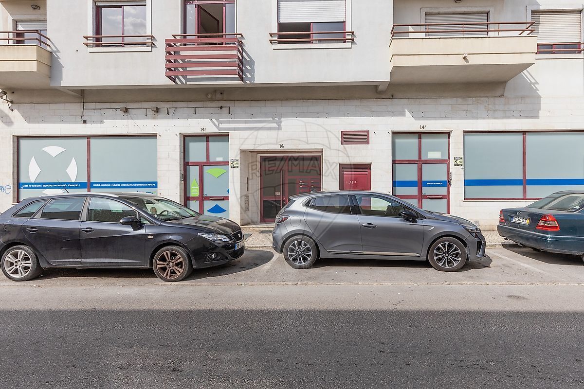 Commercial for sale in Almada, Portugal