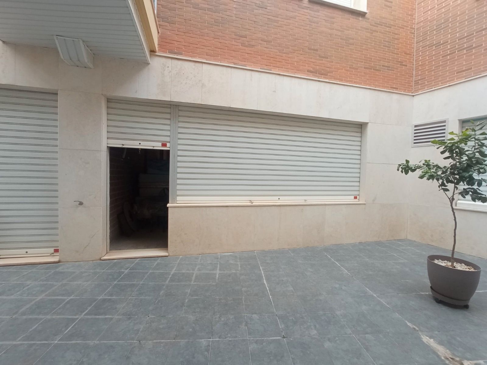 Commercial for sale in Mollina, Spain