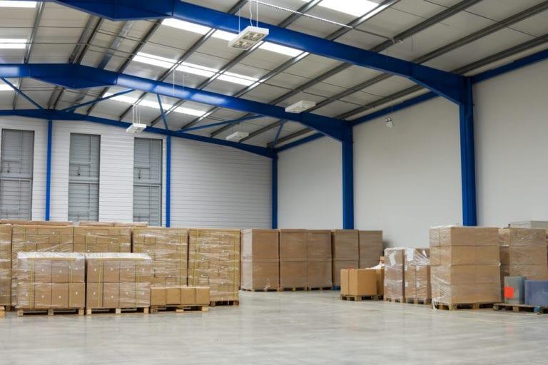 TINERCASA HAS AN INDUSTRIAL WAREHOUSE SUITABLE FOR THE RIC AVAILABLE IN THE HOOD