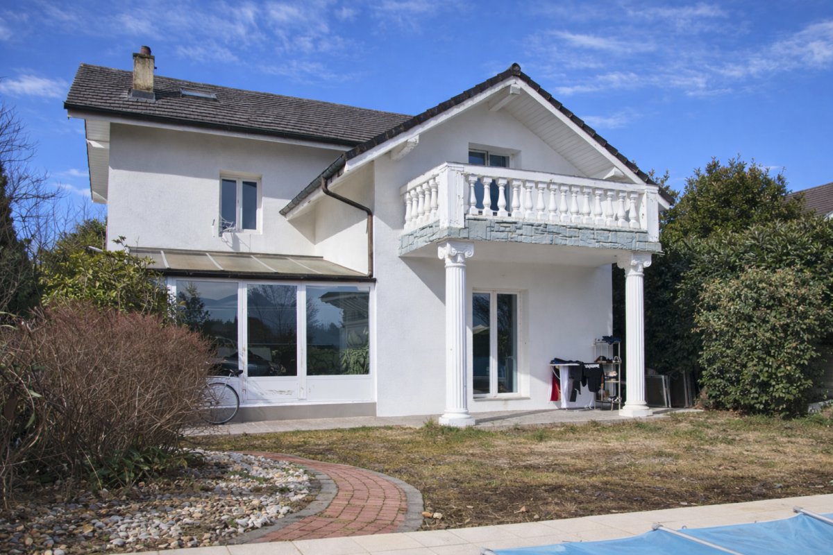 Large renovated house with high rental potential