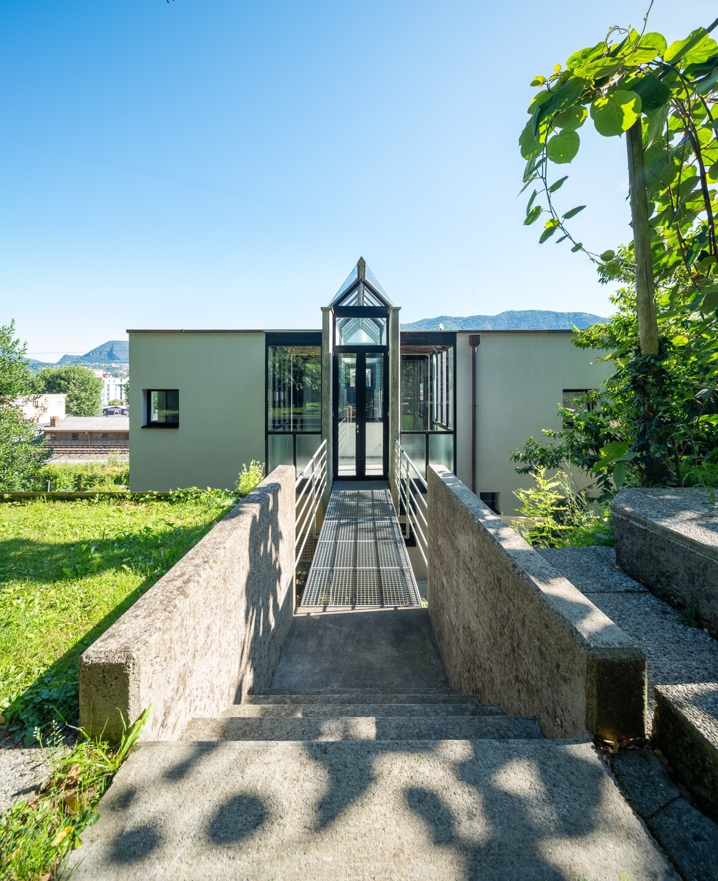 Elegante villa bifamiliare a Chiasso, Canton Ticino