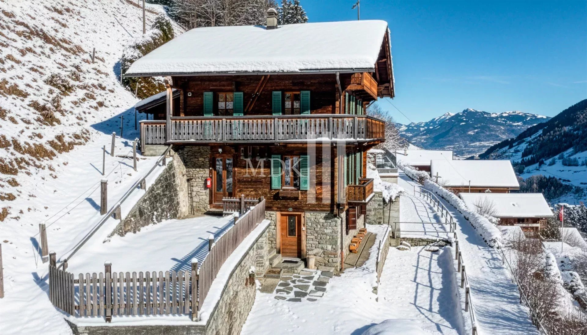 Ideal for investors - chalet with 4 apartments