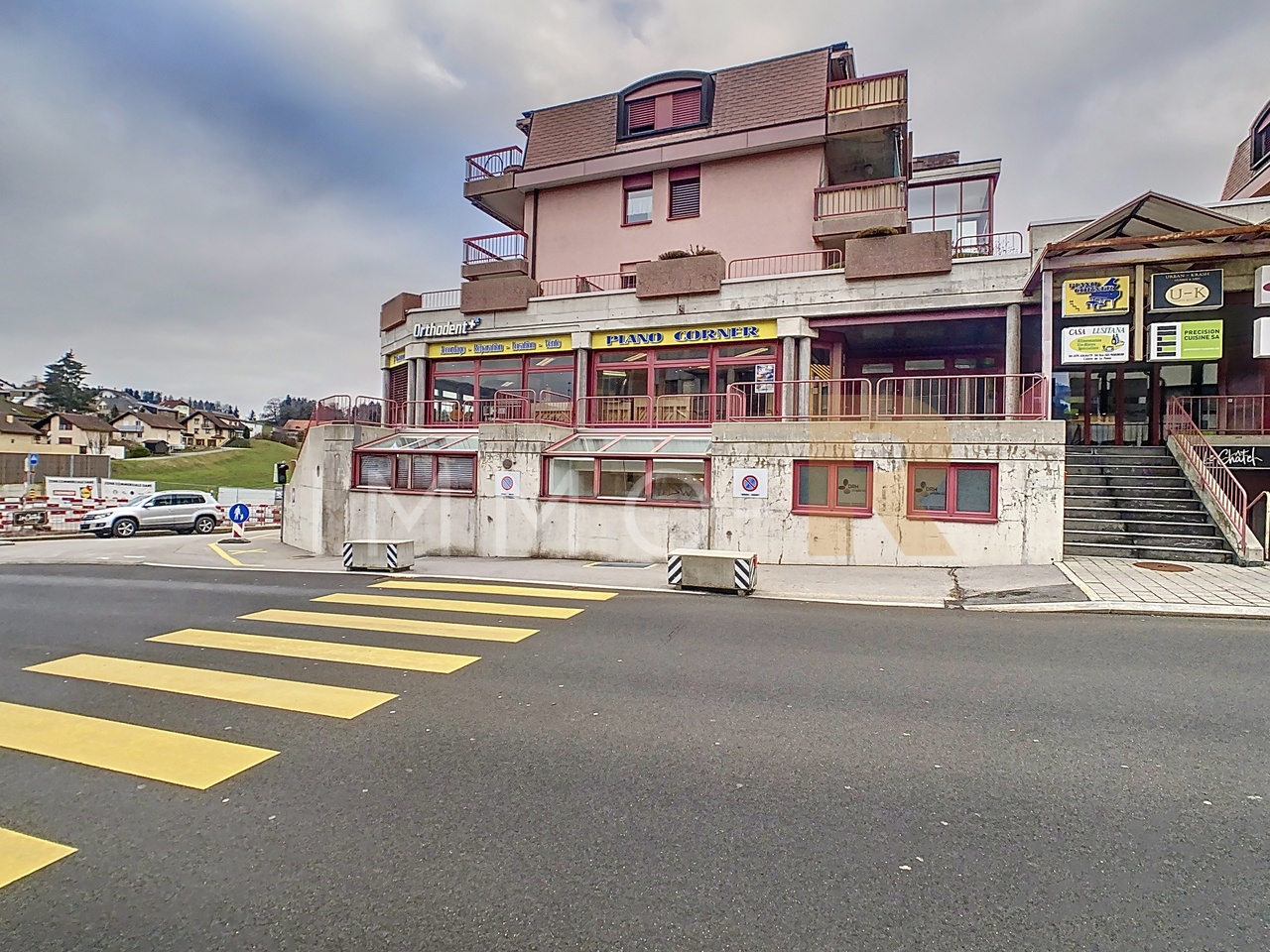 Right in the centre of Châtel-St-Denis Commercial space with windows