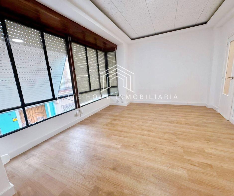 ATTENTION INVESTORS! FOR SALE RENOVATED 2-STOREY BUILDING AND GROUND FLOOR IN PERFECT CONDITION TO RENT AND MAKE PROFITABLE