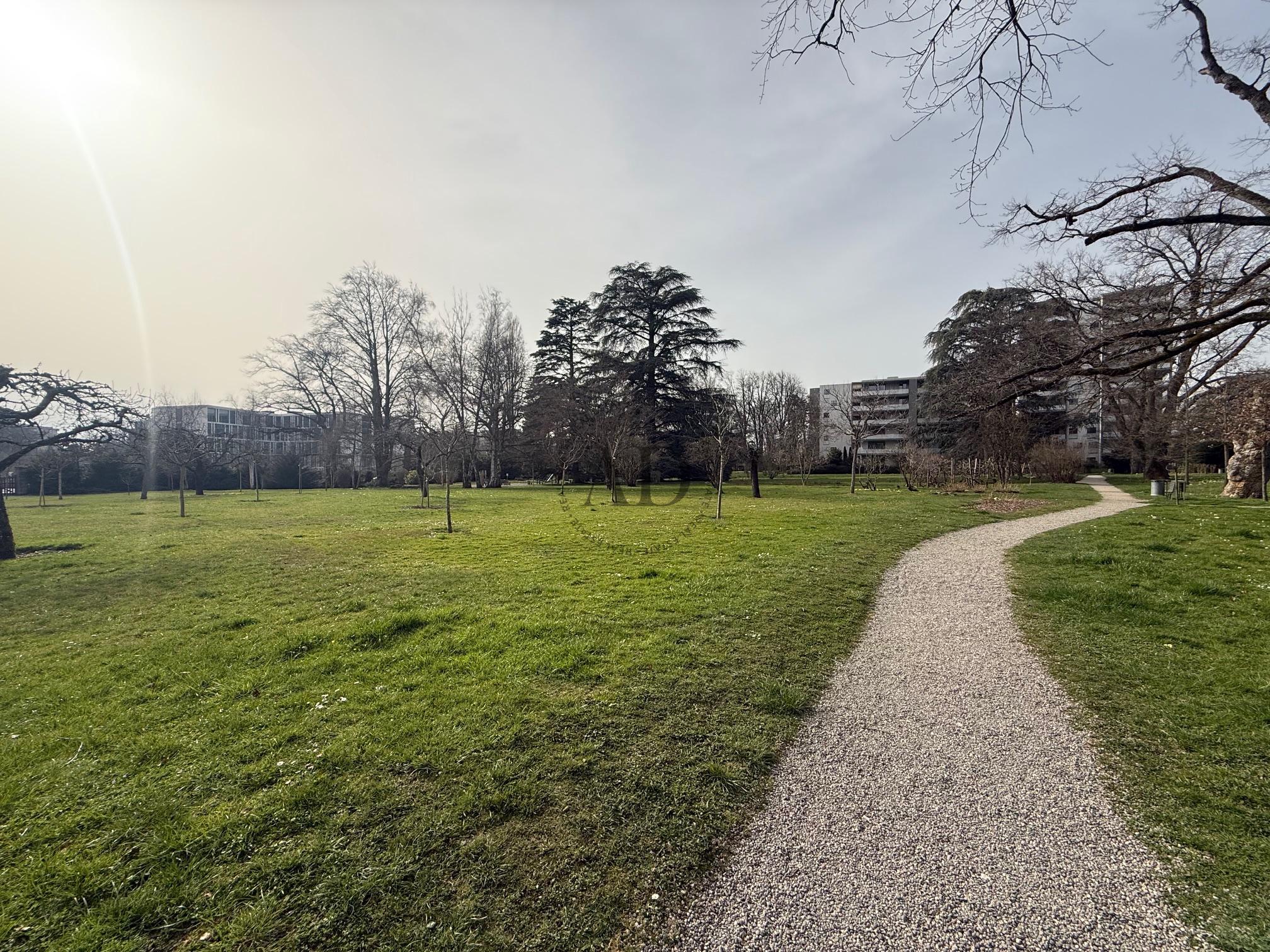 Luminous appartement on the top floor